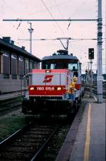 1163 011-8 bei der Arbeit in Salzburg Hbf. Auf dem Foto war sie fast noch fabrikneu