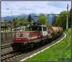 1163 018 hat einen Verschubgterzug aus dem Vilacher Verschiebebahnhof nach Gummern am Haken.