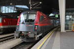 ÖBB railjet 1216 240 mit dem RJ 372  Vindobona  von Graz Hbf nach Praha hl.n., am 15.08.2022  in Wien Hauptbahnhof.