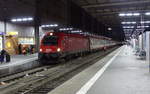 ÖBB 1216 004 mit dem EC 84  DB-ÖBB EuroCity  aus Bologna Centrale, am 11.02.2020 in München Hbf.