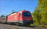 OBB 1216 144 zieht Güterzug durch Maribor-Tabor Richtung Norden.