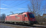 OBB 1216 147 zieht Güterzug durch Maribor-Tabor Richtung Norden.