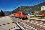 1216 015-8 durchfährt mit dem EC 85 (München Hbf - Bologna Centrale) die Haltestelle Campo di Trens/Freienfeld.