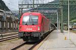 Ausfahrt am 05.07.2018 von 1216 013 (E 190 013) mit dem EuroCity 89 (München Hbf - Bologna C.) aus dem Grenzbahnhof Brennero in Richtung Bozen.