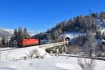 1216 001 mit einem Güterzug am 14.02.2018 bei Tarvisio.