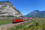 Am 28. April 2022 bespannte die 1216.024 den EC 83 von München HBF nach Rimini über seinen gesamten Laufweg hinweg. Den ÖBB-Schnellzug konnte ich an der Grenze von Südtirol zum Trentino an der Salurner Klause aufnehmen. 