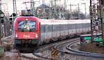 1216 008 mit einem Eurocity auf dem Weg nach München Hbf hier in M-Leuchtenbergring beim Einbremsen in München Ost. Zugnummer unbekannt.