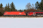 1216 008 ÖBB mit einem Railjet mit etwas Schnee am 4.1.26 bei Eglharting.