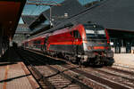 �BB 1216 016 h�lt am 23.05.2026 mit ihrem Railjet Xpress im Grenzbahnhof Tarvisio Boscoverde.
 
Zug: RJX / EC 135  Gondoliere 
Laufweg: Wien Hbf ➤ Graz Hbf ➤ Klagenfurt Hbf ➤ Villach Hbf ➤ Tarvisio Boscoverde (Zuggattungswechsel) ➤ Udine ➤ Pordenone ➤ Treviso Centrale ➤ Venezia Mestre ➤ Venezia S. Lucia