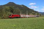 Mit der blitzblanken 1216 019 rollt der IC535 von Wien Hbf nach Graz Hbf kurz vor Frohnleiten bei Peugen seinem Ziel entgegen.