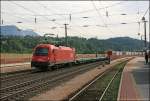 Die Innsbrucker 1216 018 (E190 018) bringt eine RoLa von Wrgl zum Brennersee. Vierzehn von Achtzehn Waggons waren bei diesem Zug belegt...
