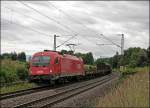 1216 143 ist mit einem Gterzug aus sterreich auf dem Weg zum Rangierbahnhof Mnchen Nord. (09.07.2008)
