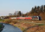 Die Weltrekordlok 1216 025 ist am 04.04.2009 mit   dem IC 601 im besten Abendlicht kurz vor  Wartberg/Kr.zu sehen gewesen.