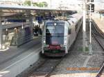 Kurz nach der Abfahrt vom Sdbahnhof hat die BB-Weltrekordlok 1216 025-7 mit dem OEC 539  Lakeside Park  nach Villach im Bahnhof Wien-Meidling einen zweimintigen Zwischenhalt (8.5.2009).