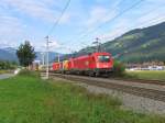 1216 017 und zwei weitere Maschinen mit Gterzug 54543 (Hall - Villach) bestehende aus Personen- und Gterwagen bei Brixen im Thale am 26-8-2008.