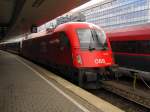 BB 1216 015 (1216 015-8 A-BB) mit dem EC 89 nach Milano Porta Garibaldi, in Mnchen Hbf; 26.09.2010