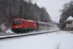 Ein BB IC Richtung Salzburg von Mnchen kommend, hier bei der Durchfahrt in Assling (Oberbay) am 24.01.11