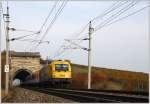  Kapsch  1216 210 vor EC 73(Prag-Wiener Neustadt) beim bekannten Busserltunnel bei Gumpoldskirchen. 06.11.11