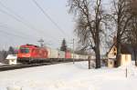 BB 1216 013 zieht eine RoLa zum Brenner.
Festgehalten am 11.02.12 bei Brixlegg.