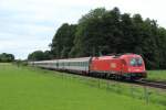 1216 024 mit einem Eurocity in Grokarolinenfeld am 17.07.2012