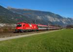 1216 016 mit EC 85 am 17.11.2012 unterwegs bei Schwaz.