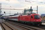 1216 228 RailCargoCarrier samt dem EC 72 Smetana am Harken aus Wiener Neustadt Hauptbahnhof (Nb) bei der Ausfahrt aus dem sterreich-tschechischen Grenzbahnhof Breclav/Lundenburg (Ba) weiter ber Brno