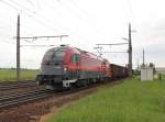Nach der zgigen berholung konnte auch 1216 229  Spirit of Praha  ihren Weg mit dem Gterzug in Richtung Wien fortsetzen. Aufgenommen am 17.05.2013 in Gramatneusiedl.