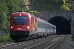 1216 007 mit IC31 hat am 2.06.2014 soeben den Galgenbergtunnel zwischen Leoben und St.Michael durchfahren.