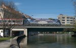 1216 019 `Achensee´ überquert am 30.04.16 den großen Stadtbach in München