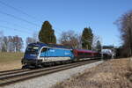 1216 233 mit einem  Railjet  aus Salzburg kommend am 13. Februar 202 bei Übersee am Chiemsee.