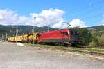 Die 1216 240 wartet am 2.9.2026 im Bahnhof Deutschlandsberg Stadt mit dem Schienenschleifzug  Speno  auf die Abfahrt nach Mitterdorf-Veitsch.
