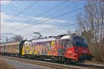 OBB 1216 141 zieht Güterzug durch Maribor-Tabor Richtung Norden.