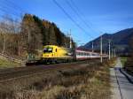 Die 1216 210 mit einem OIC nach Innsbruck am 19.11.2011 unterwegs bei Terfens.