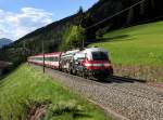 Die 1216 020 mit einem Brenner EC am 14.05.2013 unterwegs bei Wolf am Brenner.