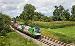 Hödlmayr 1216 954 und die 193 243-3 fahren in Doppeltraktion mit einem KLV Zug in Langenisarhofen vorbei.Bild vom 11.7.2107