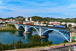 In Maribor ergibt sich dieses schöne Motiv mit Blick auf die Eisenbahnbrücke über die Drava und den nördlichen Teil der Stadt.