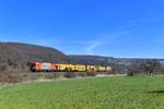 1216 901 mit einem Bauzug am 07.04.2018 bei Wernfeld. 