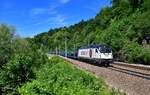 1216 960 mit einem leeren Autozug am 06.07.2021 bei Ingling.