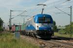 Aufgrund von Hochwassers war am 08.06.13 ein reger Gterzugbetrieb auf der 931. Hier 1216 921 bei Mnchen-Feldmoching