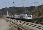 1216 955 mit einem Containerzug am 24.03.2013 bei Wernstein am Inn.