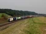 Die 1216 951 und die 1216 954 mit einem Containerzug am 05.04.2014 unterwegs bei Pöndorf.