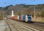 1216 951 mit einem Containerzug am 15.03.2015 bei Wernstein. 