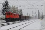 Ein schner Tag beginnt mit einem nett bespannten Gterzug. Die GEG Nostalgielok 1245.518 bespannte am 28.10.2012 bis Attnang-Puchheim den Erzleerzug 48483 von Linz Stahlwerke nach Koper. Die Aufnahme entstand bei der Einfahrt in Attnang-Puchheim.