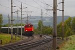 Von Steindorf bei Straßwalchen bis Timelkam wurde der Sonderzug mit dem tschechischen 486.007 von der 1245.518 gezogen, während die Dampflok hier im Bild nicht zu sehen, am Zugende mitlief.