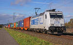 Lokomotive 286 940 am 26.10.2021 mit einem Güterzug in Kaarst.