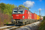 OBB 1293 059 zieht Containerzug durch Maribor-Tabor Richtung Koper Hafen. /13.10.2021