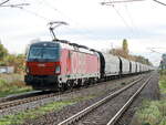 ÖBB 1293 029 als Güterzug bei der Durchfahrt durch den Bahnhof Dabendorf am 23.