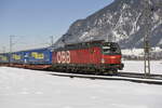 Die ÖBB 1293 048 mit den Walter-Zug auf der Inntalstrecke bei Oberaudorf am 26.01.22