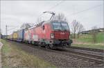 1293 020-4 gesehen am 26.03.2024 mit einem Containerzug bei Kerzell.