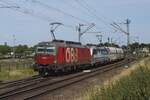 ÖBB/RCC 1293 186 schleppt ein Kohlezug durch Venlo-Vierpaardjes nach Duisburg am 7 Augustus 2025.